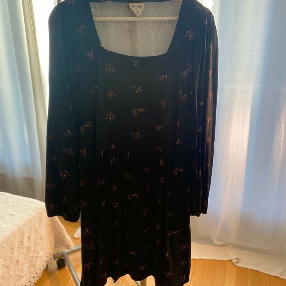Cute and modest dress. Worn once. - Picture 3 of 4